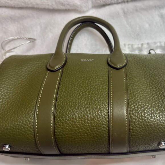 Coach Compass 25 in olive. Like new. Rare color.  No longer available. - Picture 6 of 16
